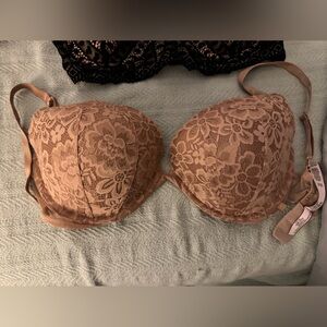 Victoria’s Secret bra 38D